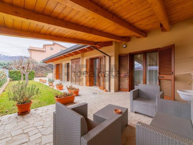 Villetta bifamiliare in vendita di 150 m² in Via Civitatomassa, 32