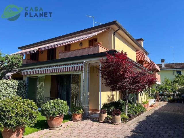 Villetta bifamiliare in vendita di 150 m² in Via Concordia