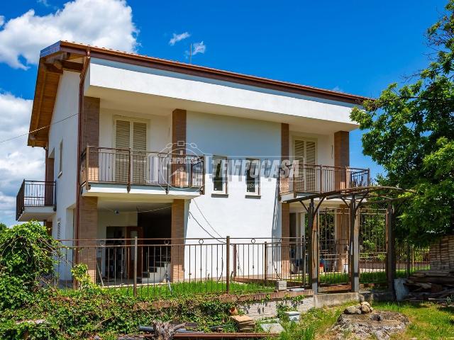 Villetta bifamiliare in vendita di 150 m² in Via Croia