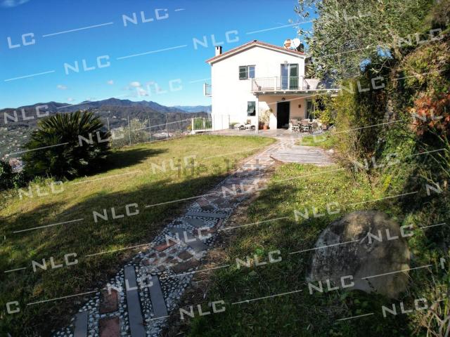 Villetta bifamiliare in vendita di 150 m² in Via degli Ulivi, 14