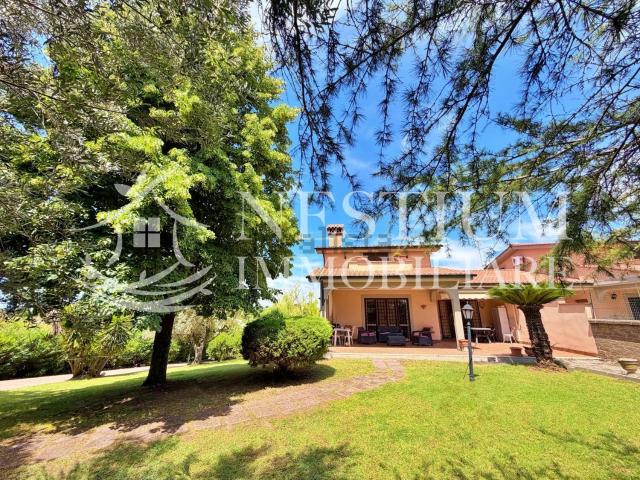 Villetta bifamiliare in vendita di 150 m² in Via dei Casaletti, 81