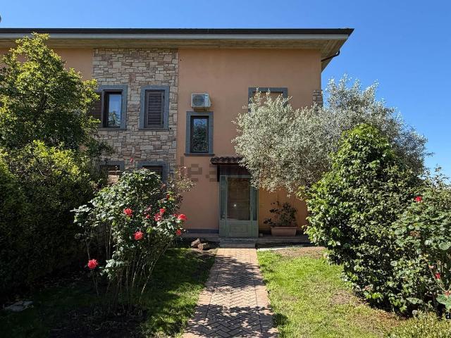 Villetta bifamiliare in vendita di 150 m² in Via dei Ludi