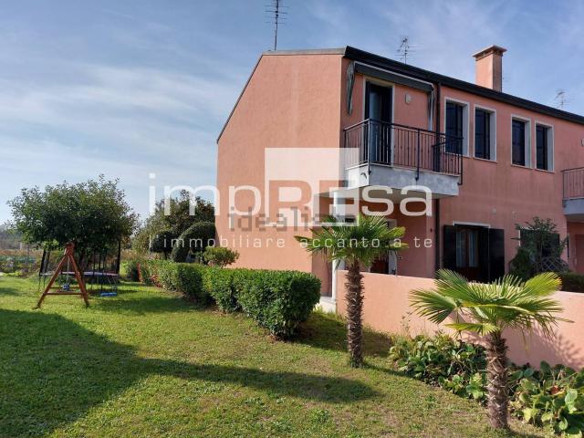 Villetta bifamiliare in vendita di 150 m² in Via dei Spironi, 54