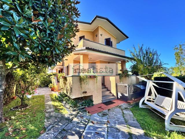 Villetta bifamiliare in vendita di 150 m² in Via del Giardinaccio