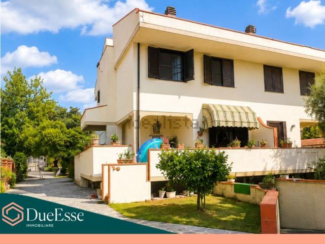 Villetta bifamiliare in vendita di 150 m² in Via dell&apos Elba, 4