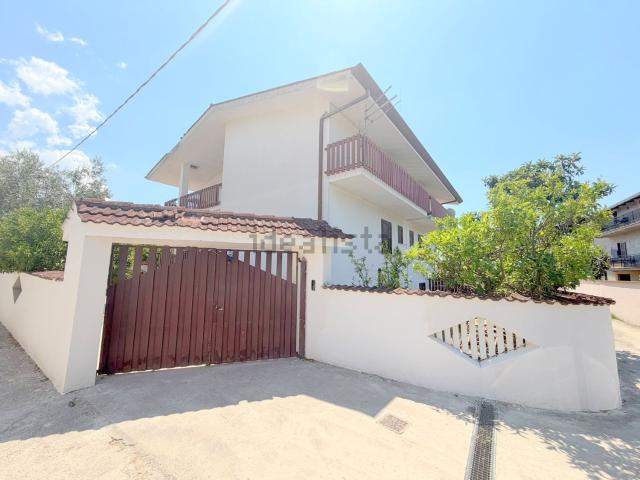 Villetta bifamiliare in vendita di 150 m² in Via dello Speziale