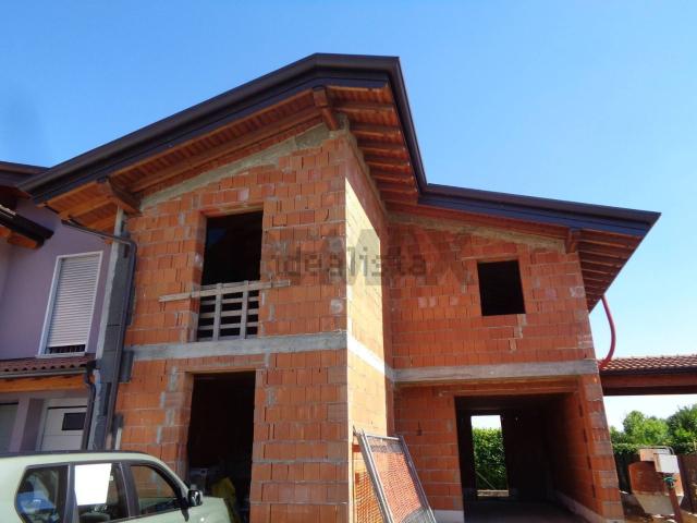 Villetta bifamiliare in vendita di 150 m² in Via Don Learco Giuliani