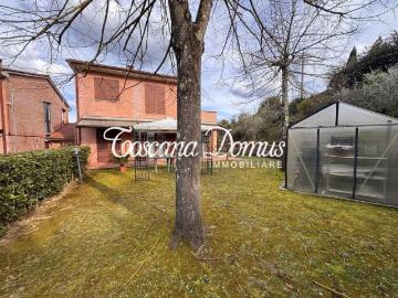 Villetta bifamiliare in vendita di 150 m² in Via Ezio Tarantelli, 1