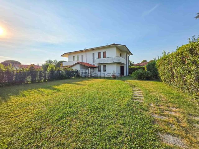 Villetta bifamiliare in vendita di 150 m² in Via Flli Cervi, 30