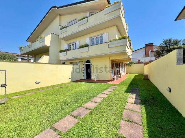 Villetta bifamiliare in vendita di 150 m² in Via Francesco Baracca