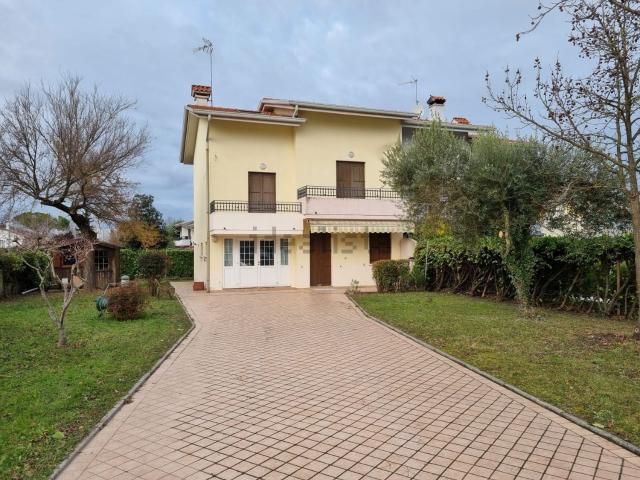 Villetta bifamiliare in vendita di 150 m² in Via Giovanni Bottari