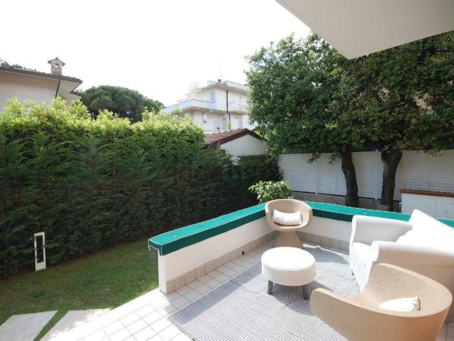 Villetta bifamiliare in vendita di 150 m² in Via Giosuè Carducci, 218