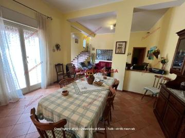 Villetta bifamiliare in vendita di 150 m² in Via Giacomo Puccini, 46