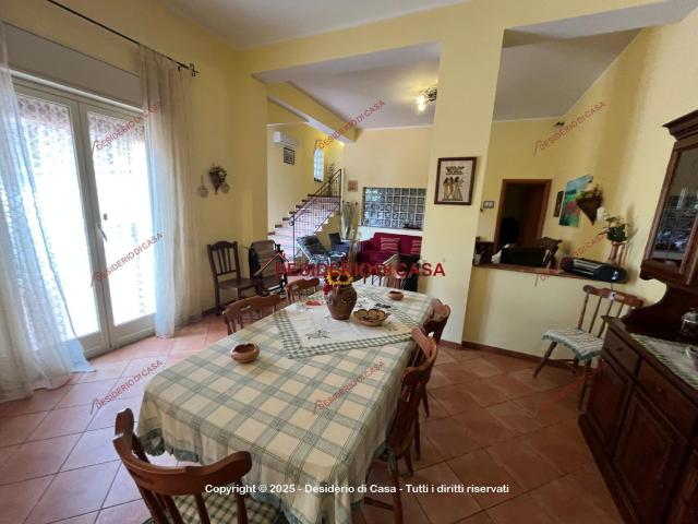 Villetta bifamiliare in vendita di 150 m² in Via Giacomo Puccini, 46