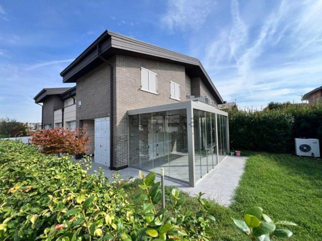 Villetta bifamiliare in vendita di 150 m² in Via Giuseppe Fanin