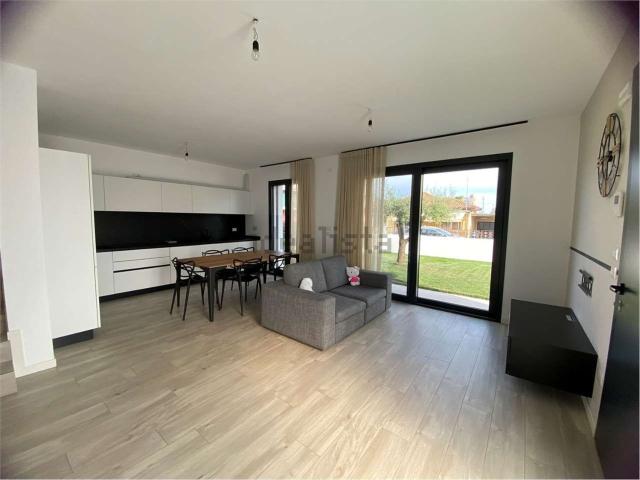 Villetta bifamiliare in vendita di 150 m² in Via Guaiane, 50