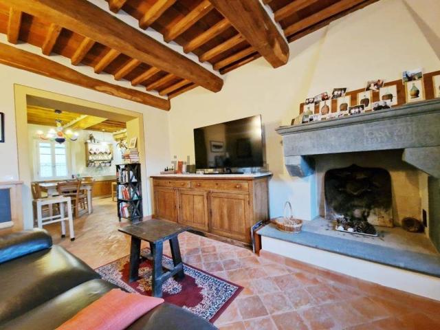 Villetta bifamiliare in vendita di 150 m² in Via Ilio Menicucci