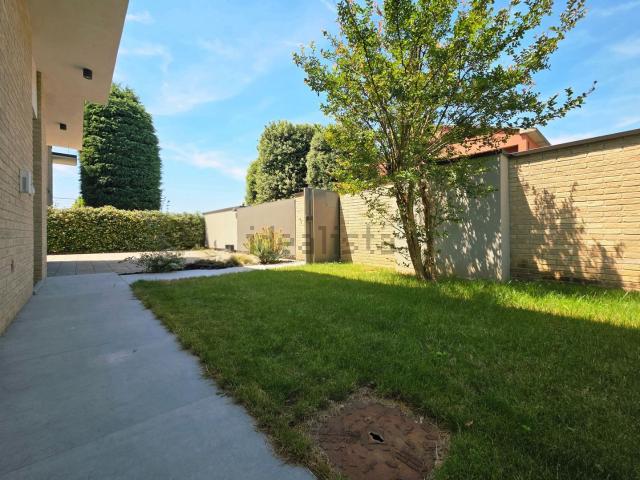 Villetta bifamiliare in vendita di 150 m² in Via La Spezia