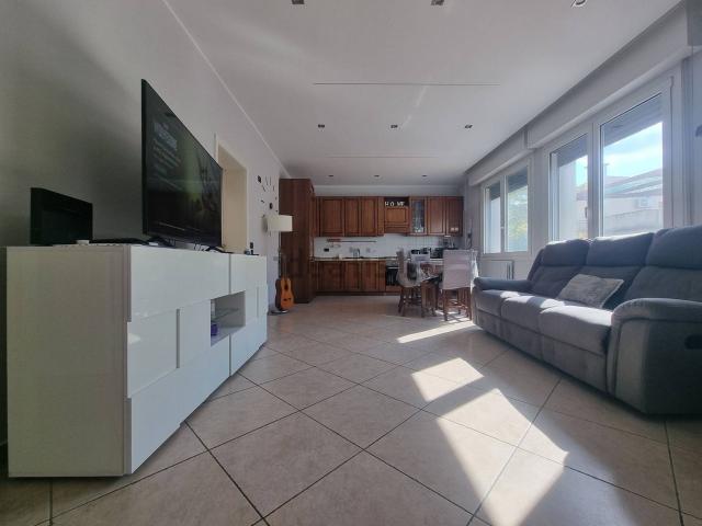 Villetta bifamiliare in vendita di 166 m² in Via Lanzaghe, 3