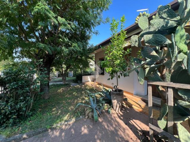 Villetta bifamiliare in vendita di 199 m² in Via Larga, 1