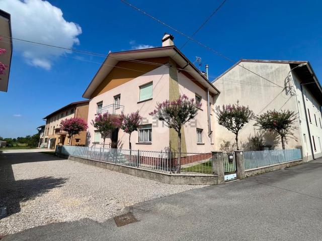 Villetta bifamiliare in vendita di 150 m² in Via Maggiore, 4