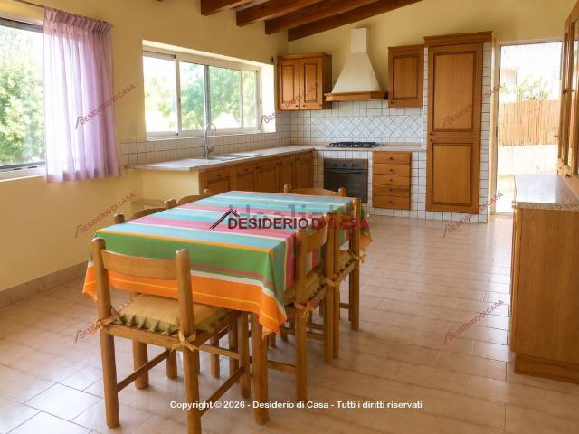 Villetta bifamiliare in vendita di 150 m² in Via Mattia Pascal, 55