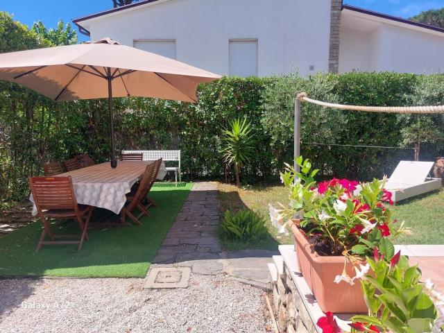 Villetta bifamiliare in vendita di 150 m² in Via Medaglie d&apos Oro, 82