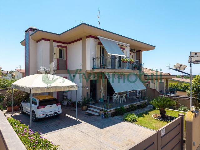 Villetta bifamiliare in vendita di 150 m² in Via Monte Celio