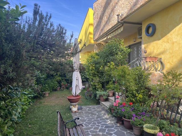 Villetta bifamiliare in vendita di 150 m² in Via Monforte San Giorgio, 30