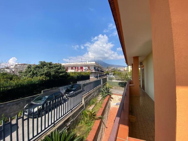 Villetta bifamiliare in vendita di 150 m² in Via Nazionale, 962