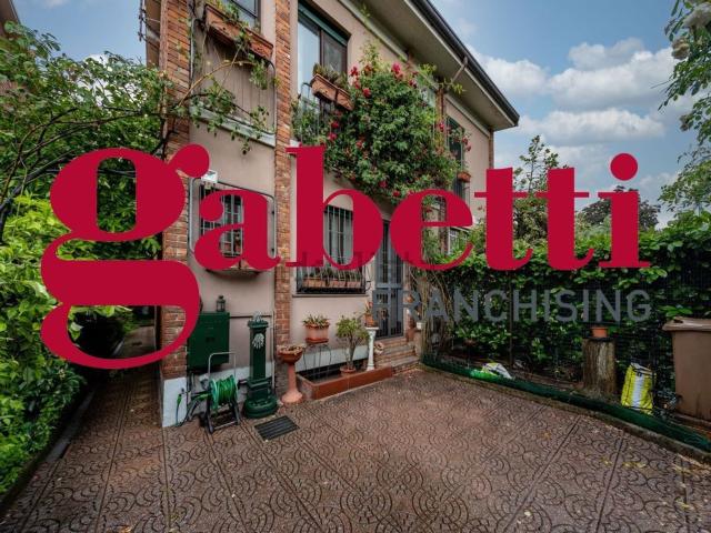 Villetta bifamiliare in vendita di 150 m² in Via Novara, 112