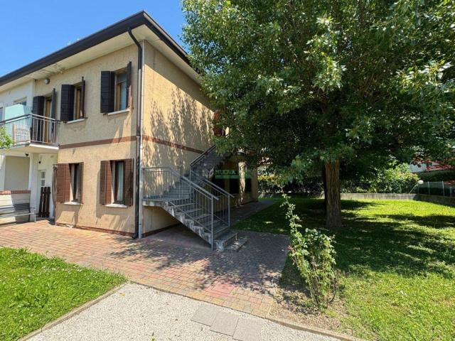 Villetta bifamiliare in vendita di 150 m² in Via Olmo, 119
