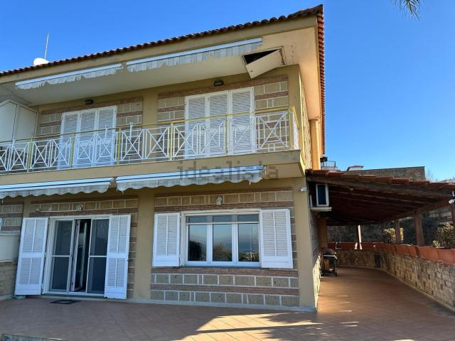 Villetta bifamiliare in vendita di 150 m² in Via Patria Montenuovo Licola, 133