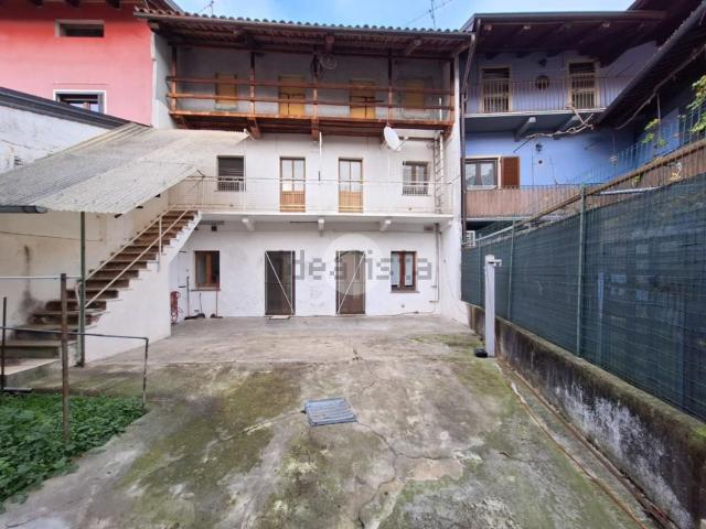 Villetta bifamiliare in vendita di 150 m² in Via Perosio, 1
