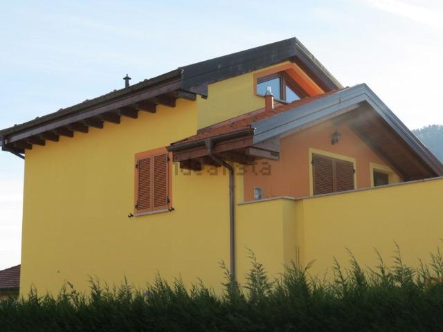 Villetta bifamiliare in vendita di 150 m² in Via Ponte Romano, 2