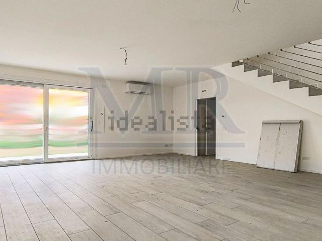 Villetta bifamiliare in vendita di 150 m² in Via Podrecca