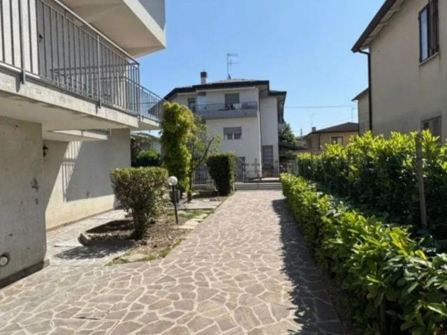 Villetta bifamiliare in vendita di 150 m² in Via R. Zanella