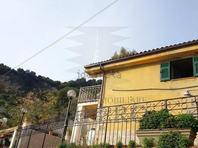 Villetta bifamiliare in vendita di 150 m² in Via Sant&apos Anna