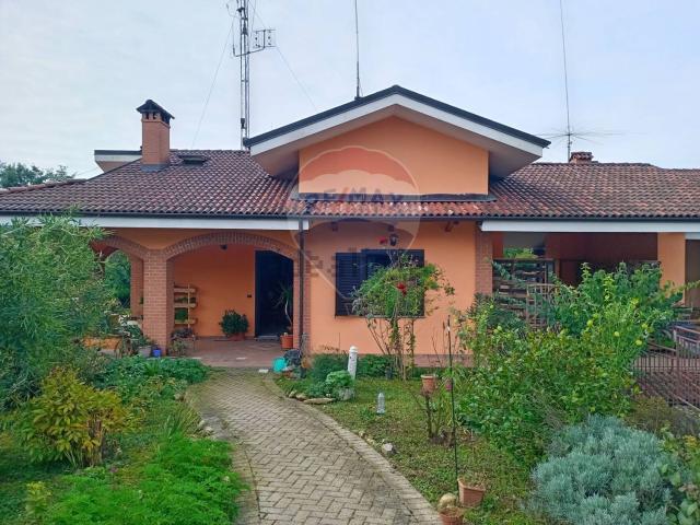 Villetta bifamiliare in vendita di 150 m² in Via Sala, 54