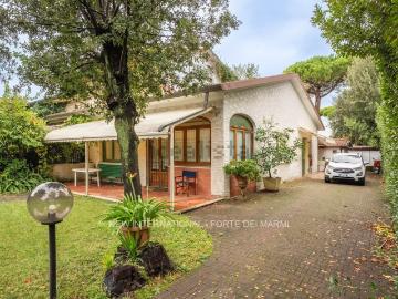 Villetta bifamiliare in vendita di 150 m² in Via Savonarola