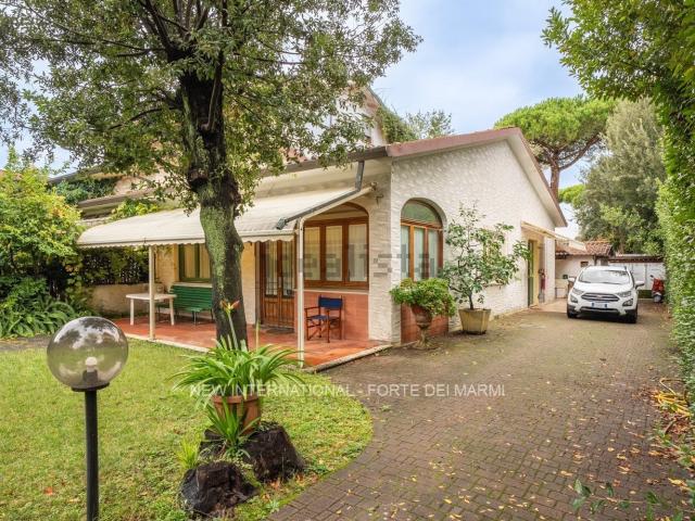 Villetta bifamiliare in vendita di 150 m² in Via Savonarola