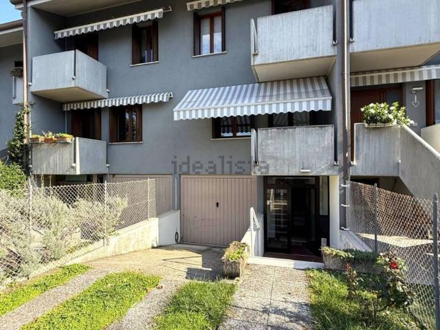 Villetta bifamiliare in vendita di 150 m² in Via Sibari, 29