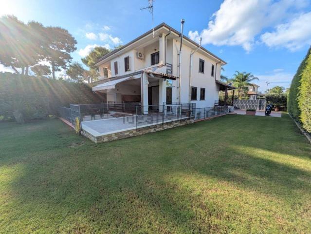 Villetta bifamiliare in vendita di 150 m² in Viale del Maestrale