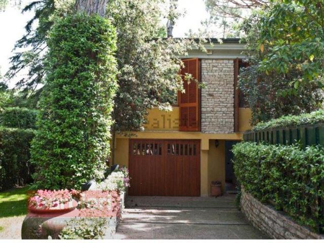 Villetta bifamiliare in vendita di 150 m² in Viale G. Verdi, 8