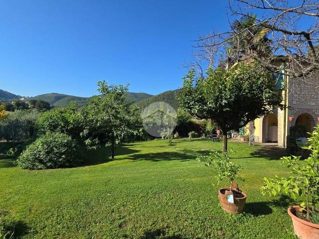 Villetta bifamiliare in vendita di 150 m² in Località Santa Maria, 46