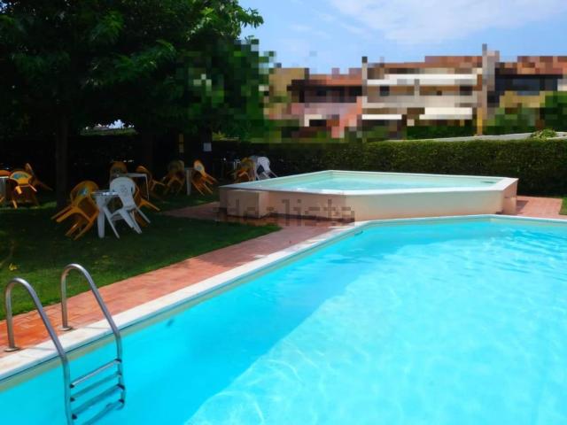 Villetta bifamiliare in vendita di 150 m² in Via Roberto Rossellini