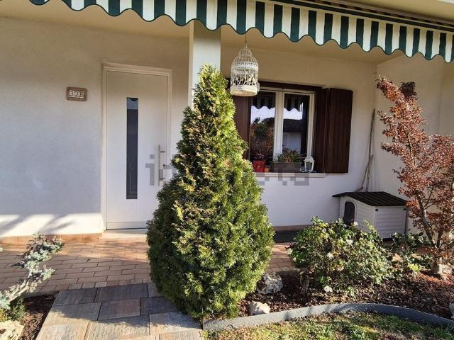 Villetta bifamiliare in vendita di 151 m² in Via Duca D&apos Aosta