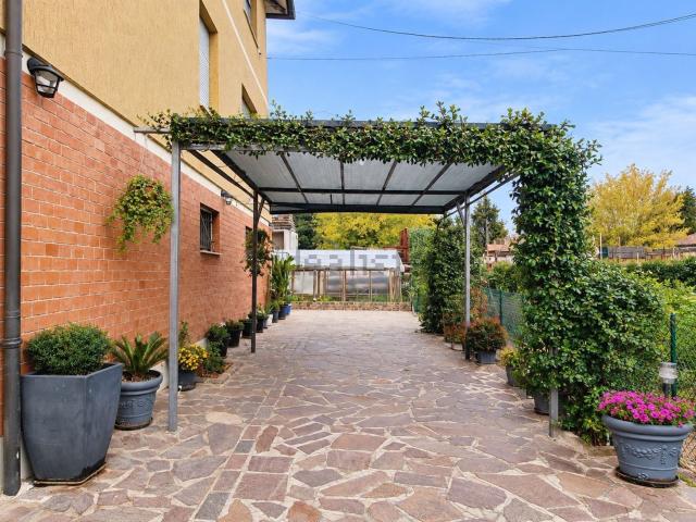 Villetta bifamiliare in vendita di 151 m² in Via per Scandiano, 59