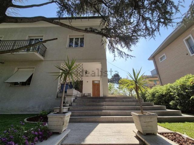 Villetta bifamiliare in vendita di 151 m² in Via Raffaello Sanzio, 69
