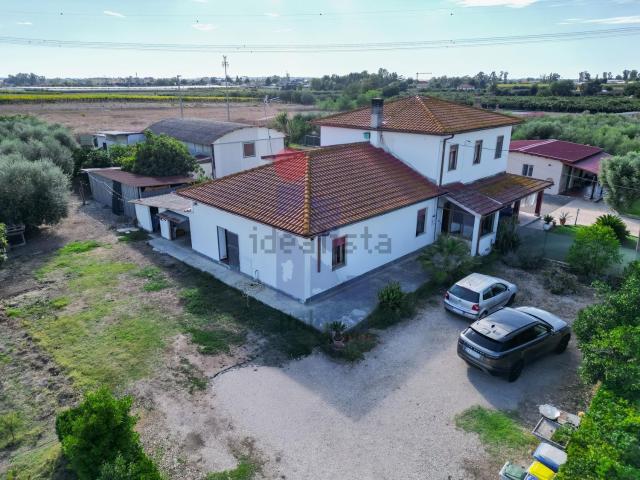 Villetta bifamiliare in vendita di 152 m² in Strada Colle del Tufo, 480